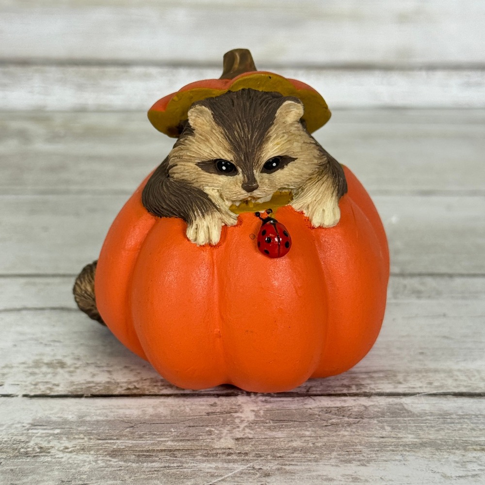Charming Tails Dean Griff Silvestri Reginalds Hideaway Raccoon Pumpkin Figurine